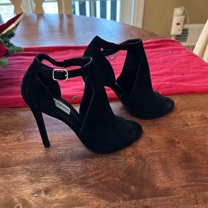 Steve Madden Open Toe Suede Bootie heels